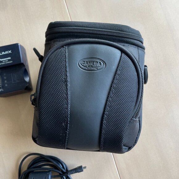 Panasonic Lumix DMC-FZ7S 6MP Digital Camera ,12x Optical Image Stabilized Zoom - Picture 9 of 11